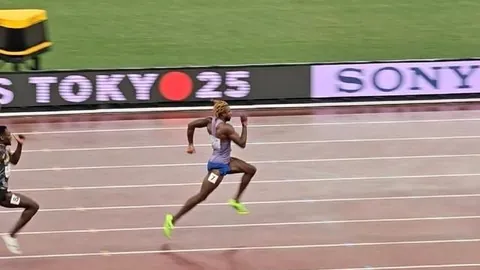 “2025新加坡WTT大满贯：王楚钦晋级八强——新华社讯”